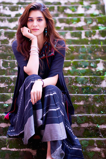 kriti sanon 2019 HD phone wallpaper