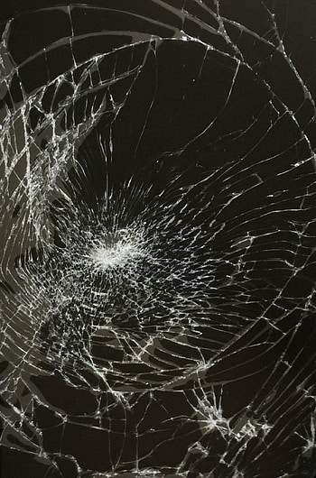 April Fools: The Broken Screen Prank for , iPad, broken screen broken screen HD phone wallpaper