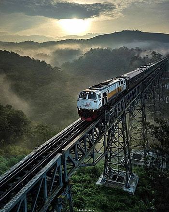 Pin oleh Sapta perkas di Kolejowe mosty, kereta api indonesia HD phone wallpaper