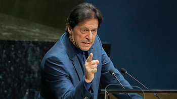 Imran Khan: Pakistan prime minister warns of Kashmir 'bloodbath' over curfew, pm imran khan HD wallpaper