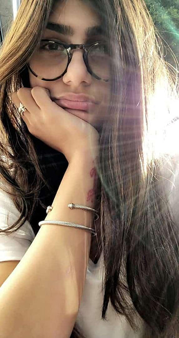 Mia Khalifa HD phone wallpaper