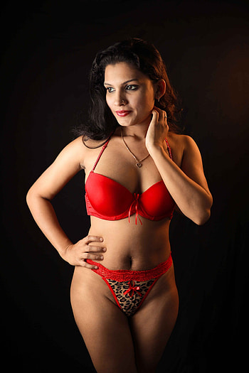 Resmi R Nair 4 Glamorous , Wiki, Age, And Biography HD phone wallpaper