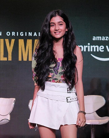 Ashlesha Thakur HD phone wallpaper