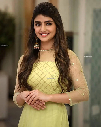 Kannada actress Sreeleela latest hot gallery, sree leela 2022 HD phone wallpaper