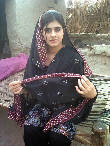 Pakistani Teenage Villages Girls Looking Nice, village girl HD phone wallpaper