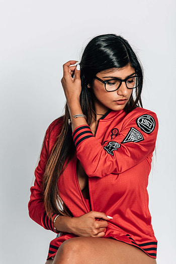 Mia Khalifa HD phone wallpaper