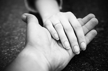 Girl And Boy Hands Love posted by Michelle Sellers, girls hand HD wallpaper