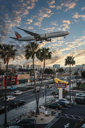 airplane landing HD phone wallpaper