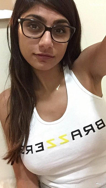 Mia Khalifa Selfie In White T, mia khalifa HD phone wallpaper