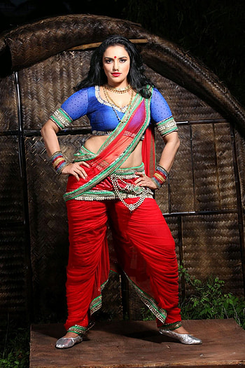 Swetha Menon latest Hot pics from Malleteega 47 HD phone wallpaper