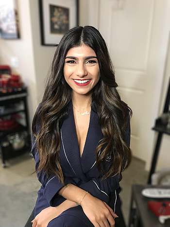 Mia Khalifa HD phone wallpaper