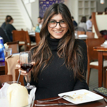 Mia Khalifa HD phone wallpaper